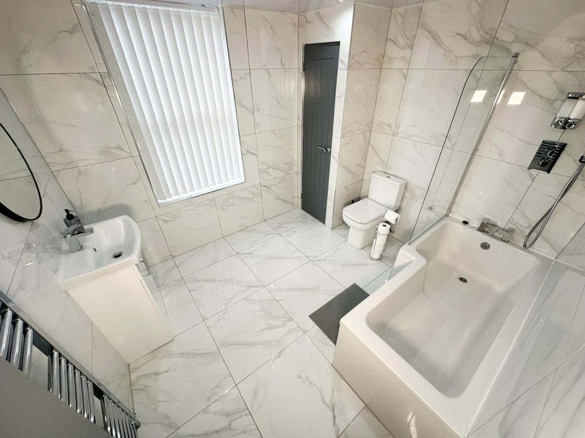 Contractors Dream, 4 Bedroom 2 Bathroom Liverpool Luaran gambar
